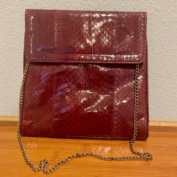 VTG 70’s Genuine Snakeskin Clutch Shoulder Bag Red Gold chain strap Flap Rare - Picture 2 of 16